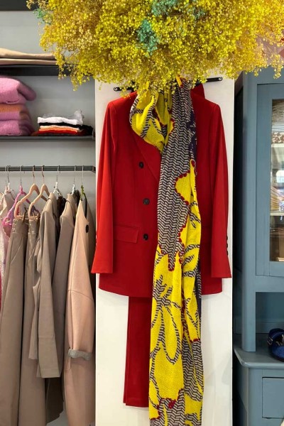 Maxi sciarpa gialla in 100% lana, morbidissima e super calda 2