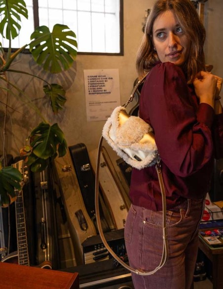 Camicia elegante color borgogna in tessuto fluido