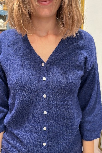 Pullover blu con bottoncini bianchi 2