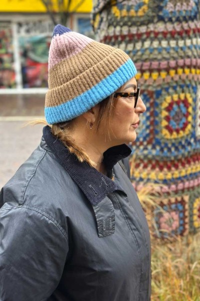 Cappello ultra morbido, caldo e super colorato.